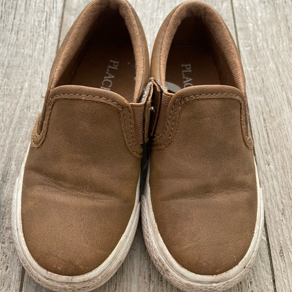 Toddler boys children’s place brown size 9 slip on shoes with Velcro close